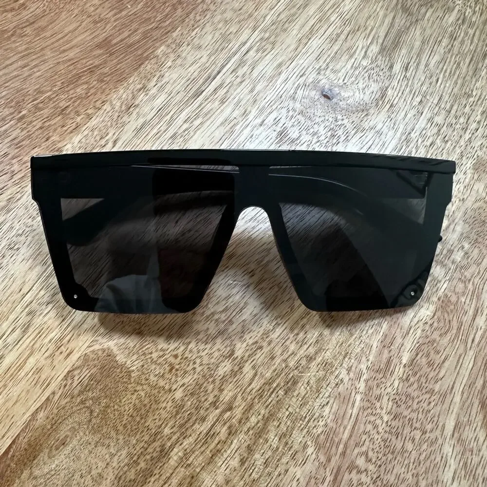 NWOT Sendy Shades -Luxe
